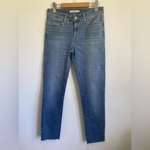 LEVI'S Womens 711 Mid-Rise Skinny Denim Jeans • Medium Wash • 28 W x 32 L